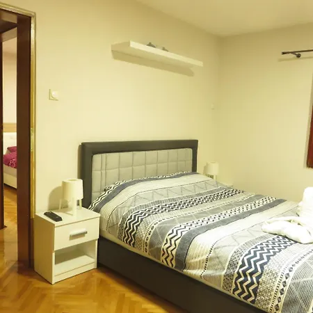 Leo Apartament *