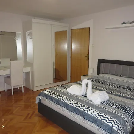 Leo Apartament